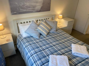 Lovely 3 bed ground floor flat with garden, close to the beach, dog friendly